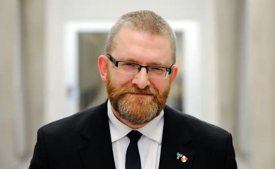 Grzegorz Braun z jakiej partii? Odkryj jego polityczne powiązania