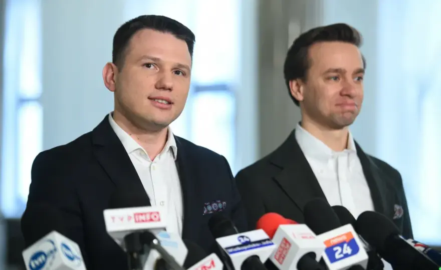 Ukryte przyczyny poparcia Konfederacji: Analiza sondaży 2026