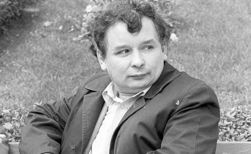 W którym roku urodził się Jarosław Kaczyński? Odkryj jego historię