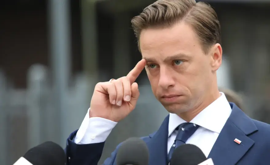 Czy Bosak ma wyższe wykształcenie? Prawda o jego edukacji