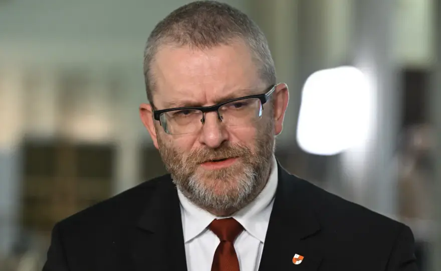 Prawda o konflikcie Brauna z Konfederacją: Rozłam i konsekwencje
