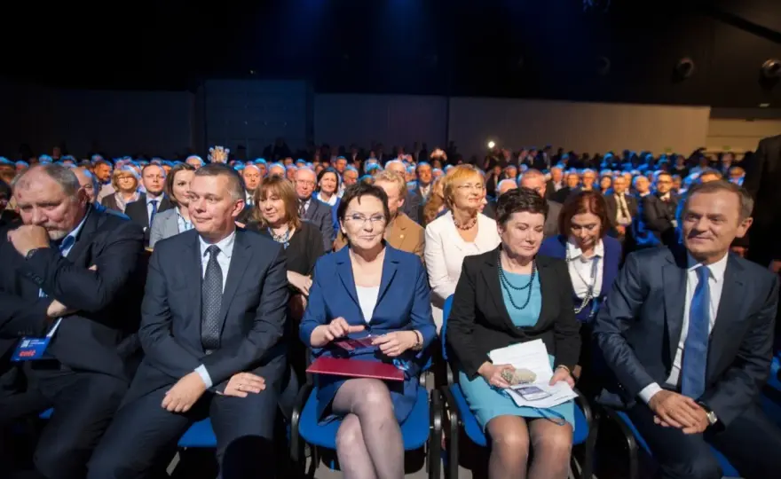 Wina Tuska o co chodzi? Jak politycy zrzucają winę na byłego premiera