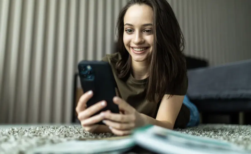 Najlepsze platformy rozrywkowe online 2025 roku: na co zwrócić uwagę przy wyborze serwisu