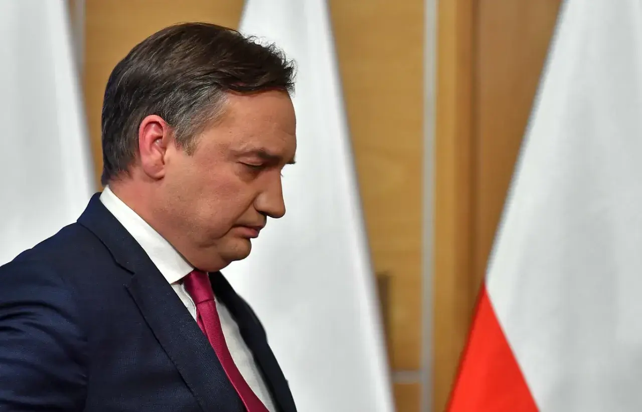 Portret polityka w garniturze, zamyślony. Jerzy Ziobro życiorys.