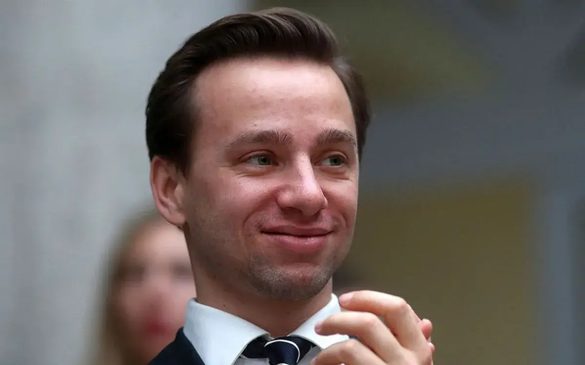 Czy Bosak ma studia? Oto prawda o jego wykształceniu