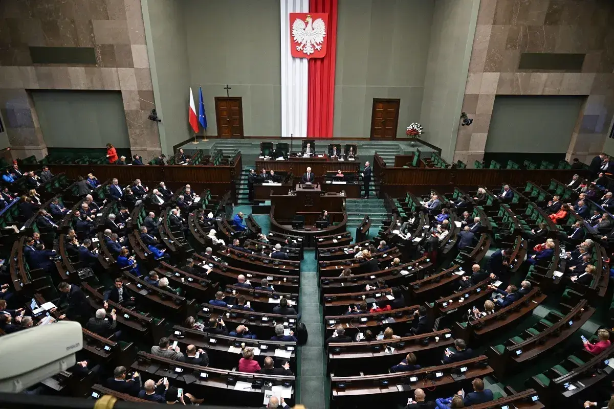 Ile trwa kadencja sejmu i senatu? Poznaj kluczowe informacje