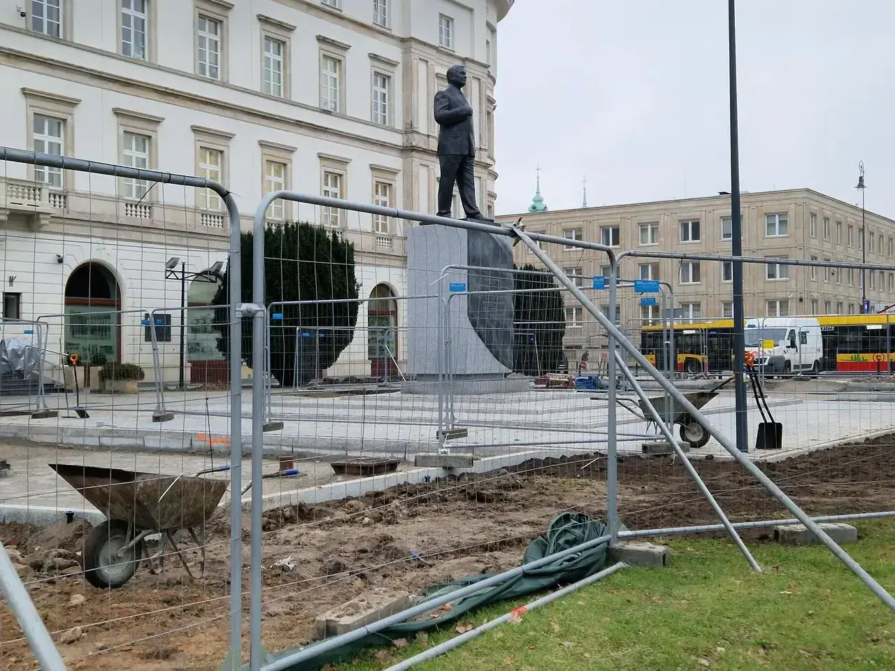 Gdzie jest pomnik Lecha Kaczyńskiego? Oto wszystkie lokalizacje w Polsce