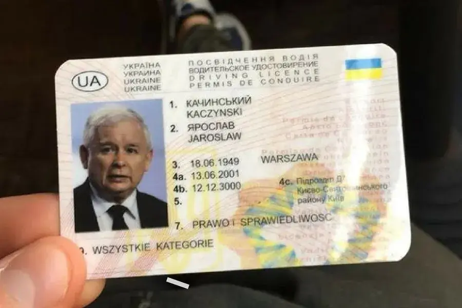 Czy Kaczyński ma prawo jazdy? Oto zaskakująca prawda o polityku