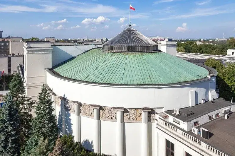 Zdjęcie Czy senat jest potrzebny? Analiza jego roli i wpływu na Polskę