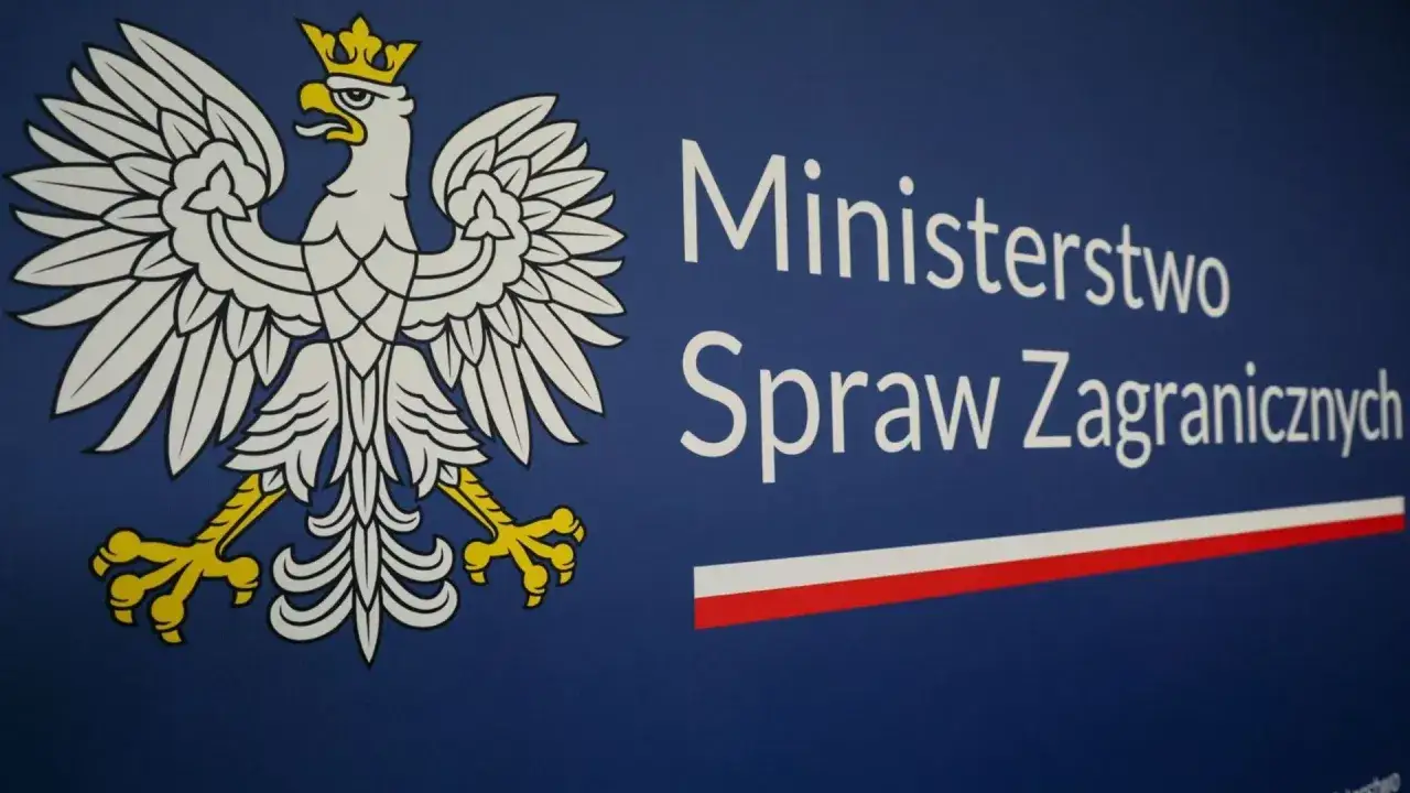 Herb Polski i napis 