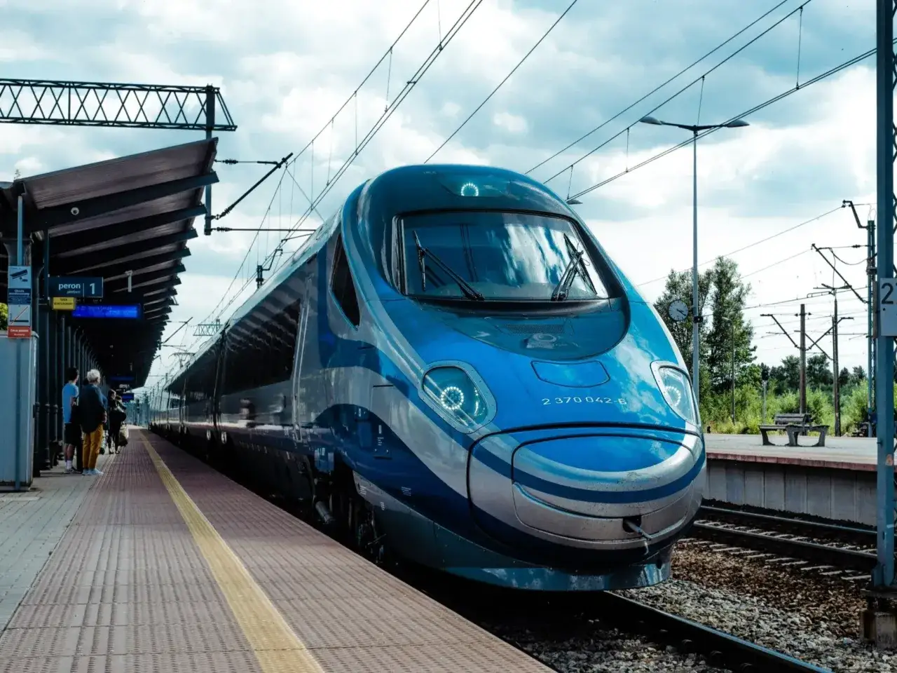 Nowoczesny Pendolino na torach. Czy ustawa budżetowa uwzględnia prawdziwe koszty wprowadzenia centralnego portu komunikacyjnego?