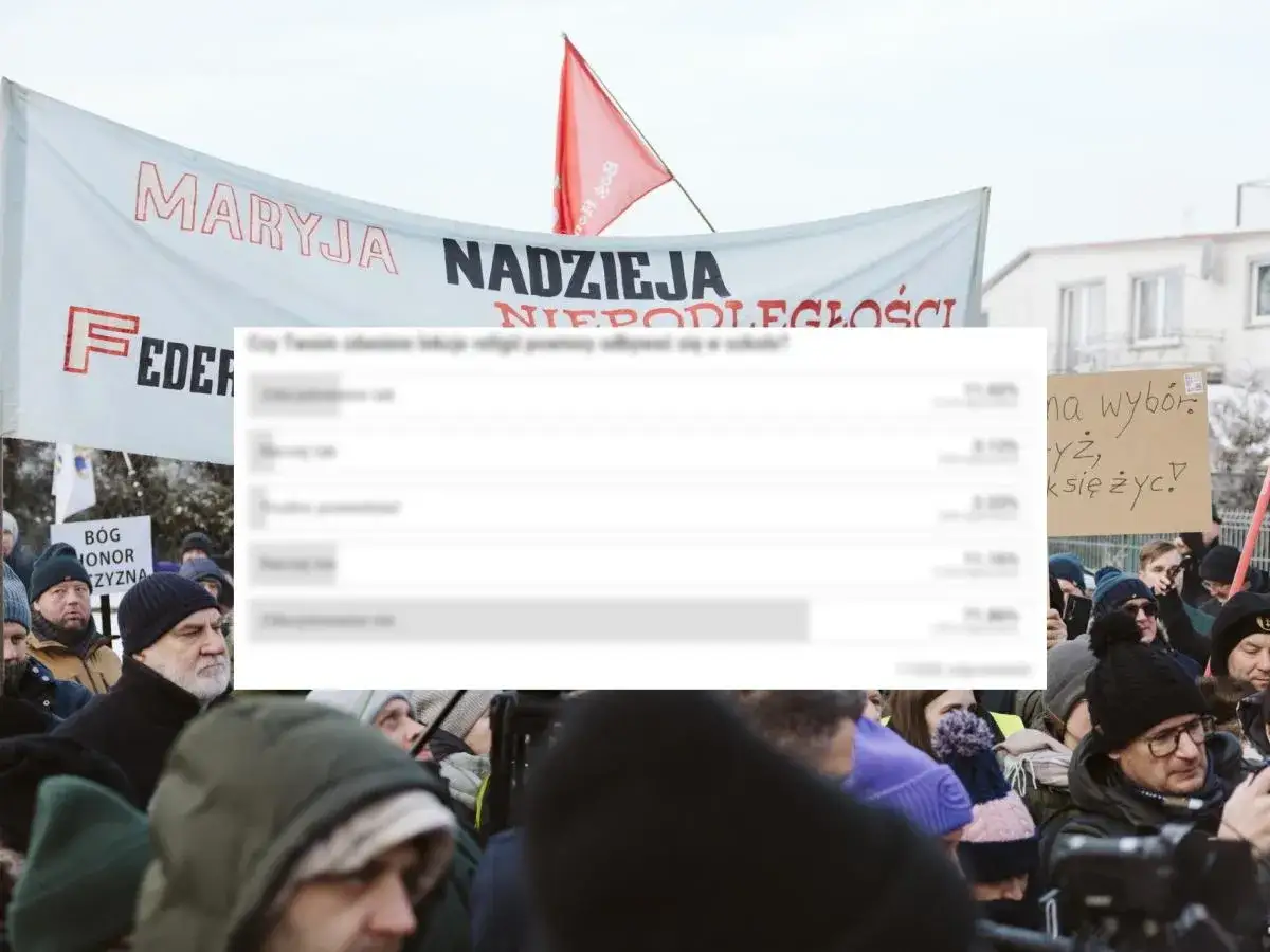 Protestujący domagają się zmian w ustawie o religii w szkołach. Na transparentach hasła 