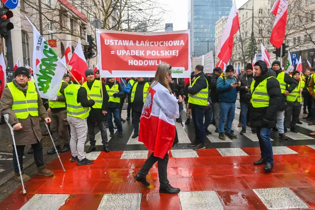 Protest rolników z transparentem