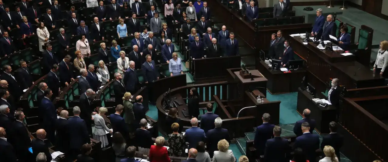 Zdjęcie Czy PiS to prawica czy lewica? Odkryj zaskakującą prawdę o partii