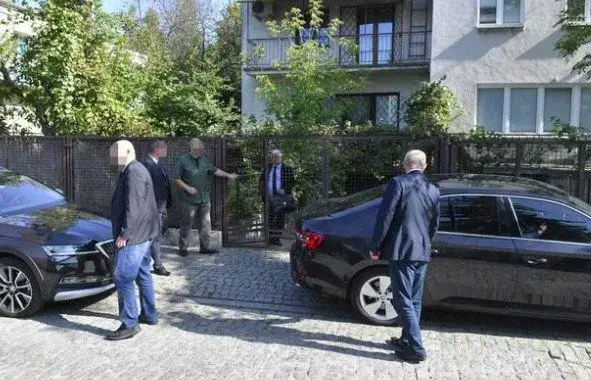 Zdjęcie Gdzie mieszka prezes pis? Zaskakujące szczegóły o jego rezydencji