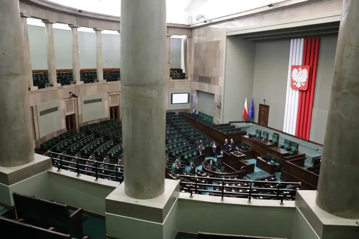 Zdjęcie Ile jest posłów PiS w Sejmie? Zaskakujące fakty i liczby