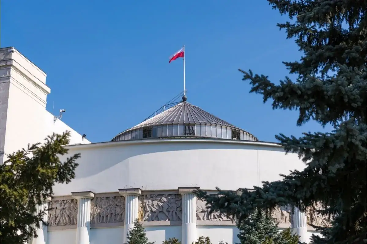 Zdjęcie Ustawa czy rozporządzenie co ważniejsze: Kluczowe różnice w prawie
