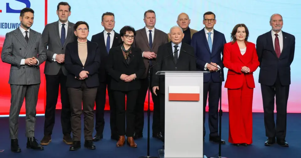 Kto pisze program partii? Odkryj autorów i ich wpływ